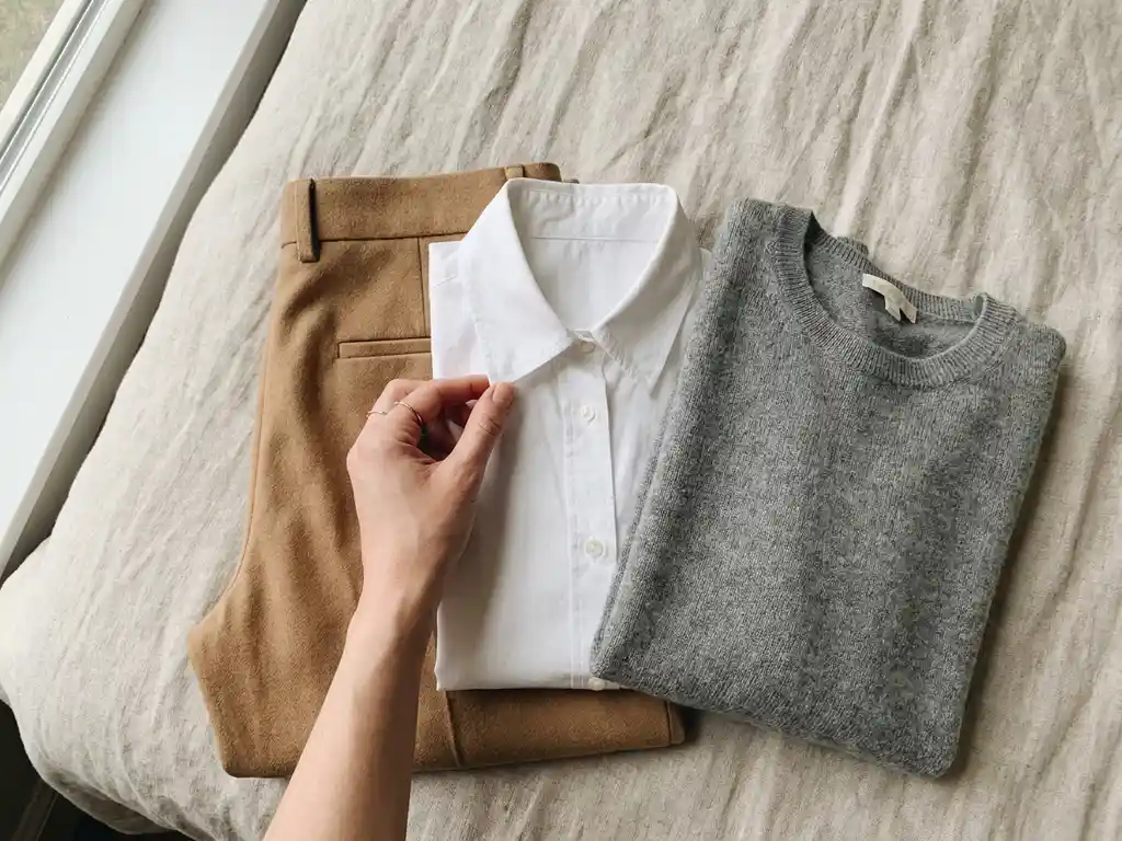 Hoe weet je of een kledingstuk echt in je capsule garderobe past?
